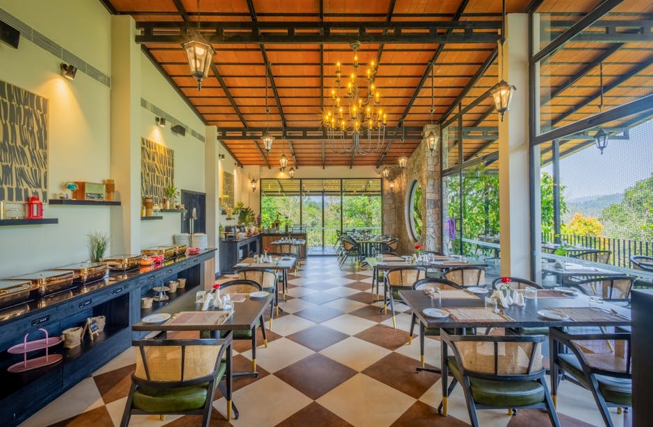 Prostrani restoran s elegantnim dekorom